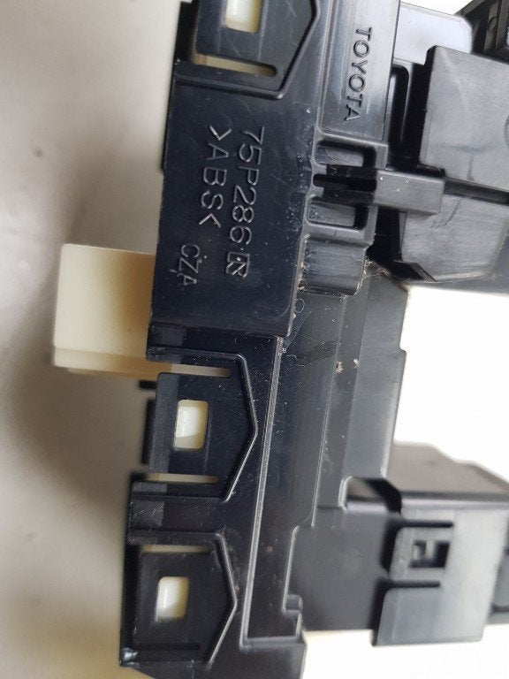 COMMUTATEUR FREIN A MAIN ELECTRIQUE Yaris Cross (PB1 / PJ1), Utilisé, Toyota