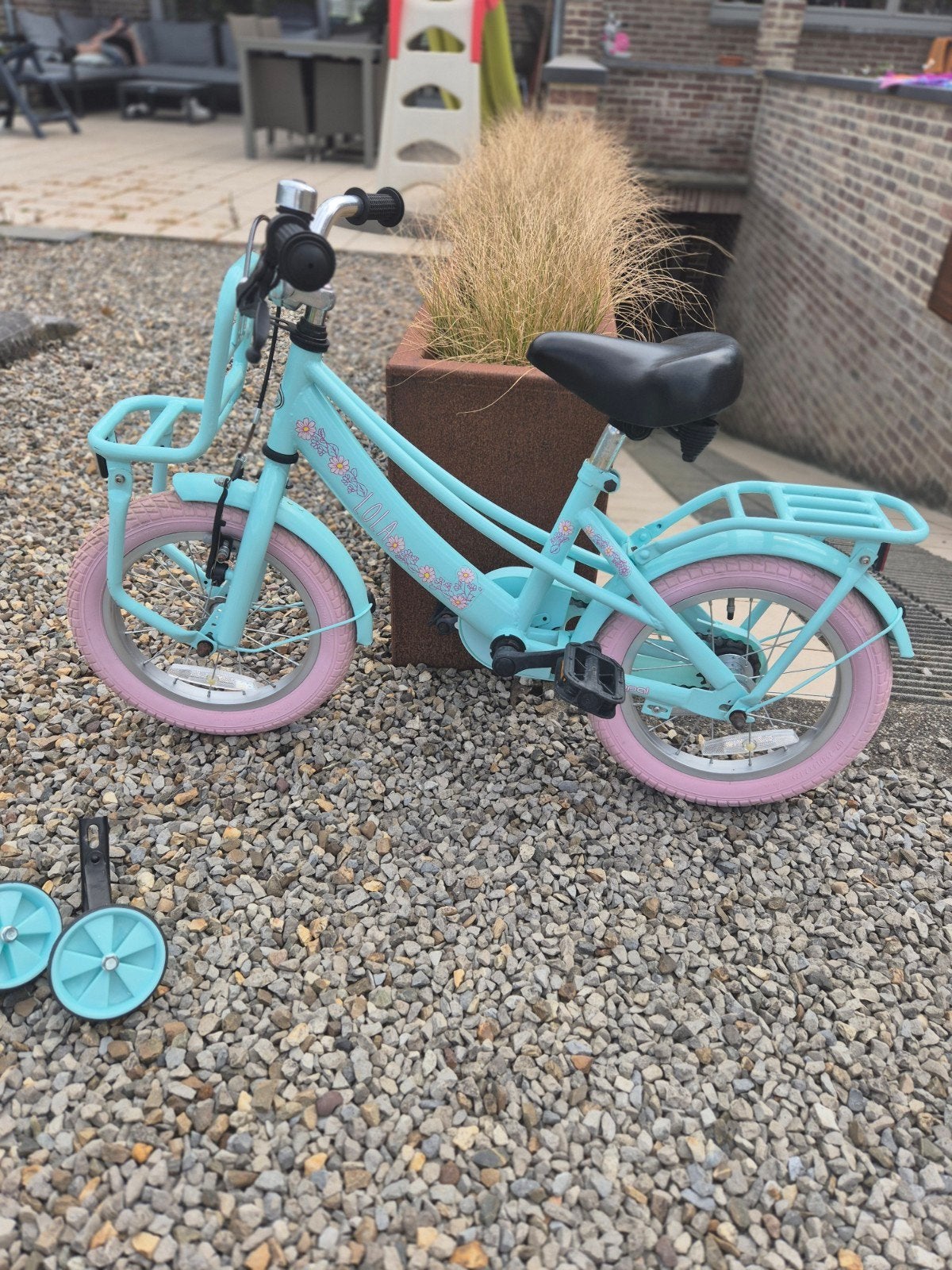 SuperSuper Lola kinderfiets 16 inch met roze banden, Ophalen