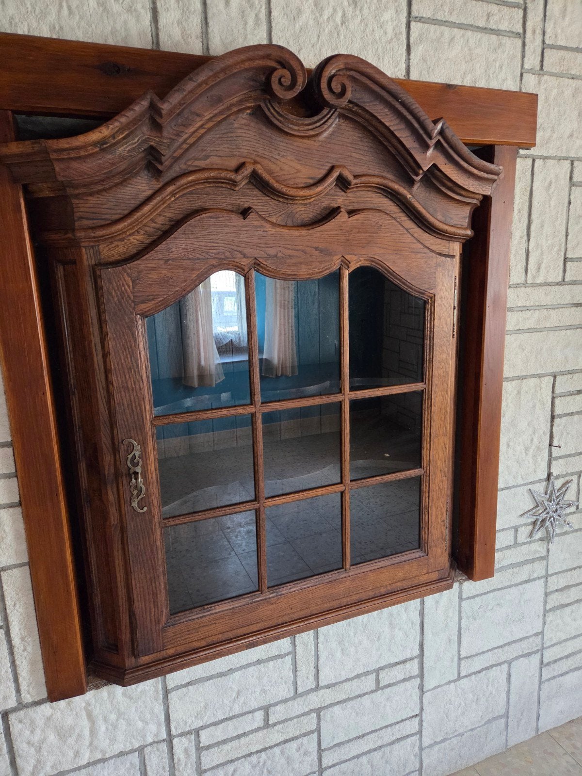Belle vitrine mesure sur photo, Enlèvement