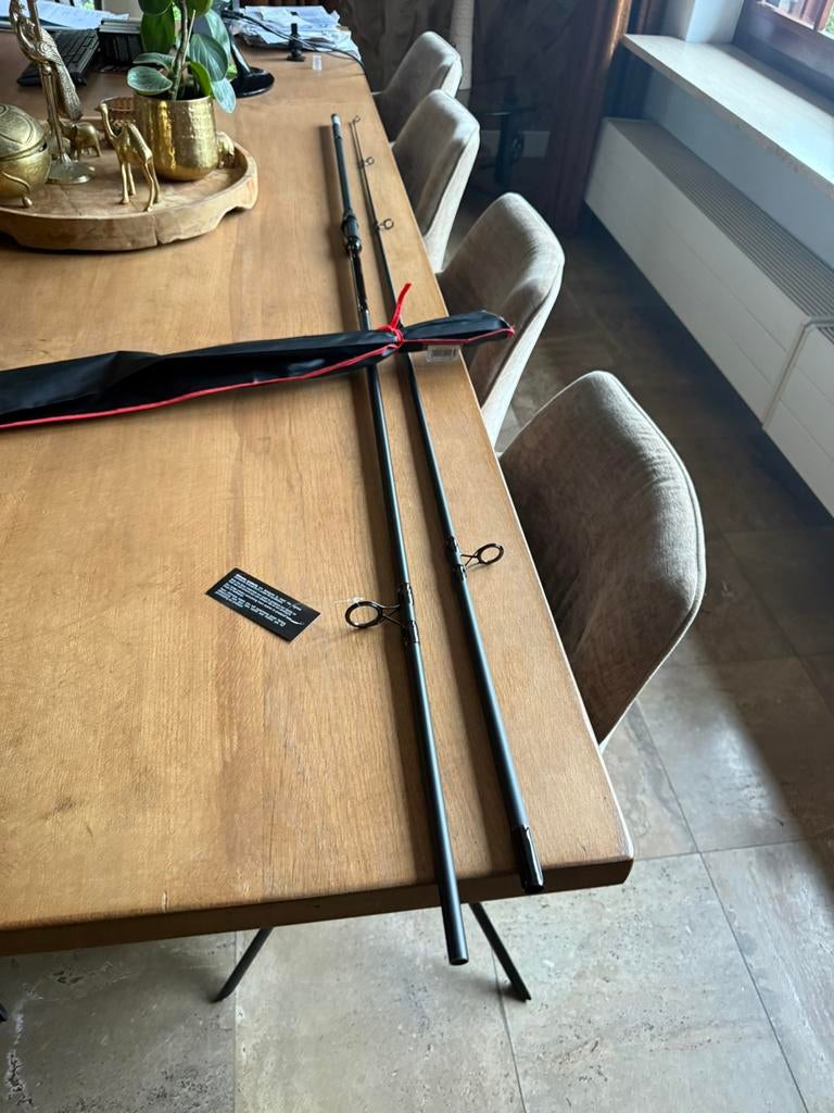 2 karper hengels met molens  en draad Nieuw! Samen 100 euro, Ophalen, Nieuw