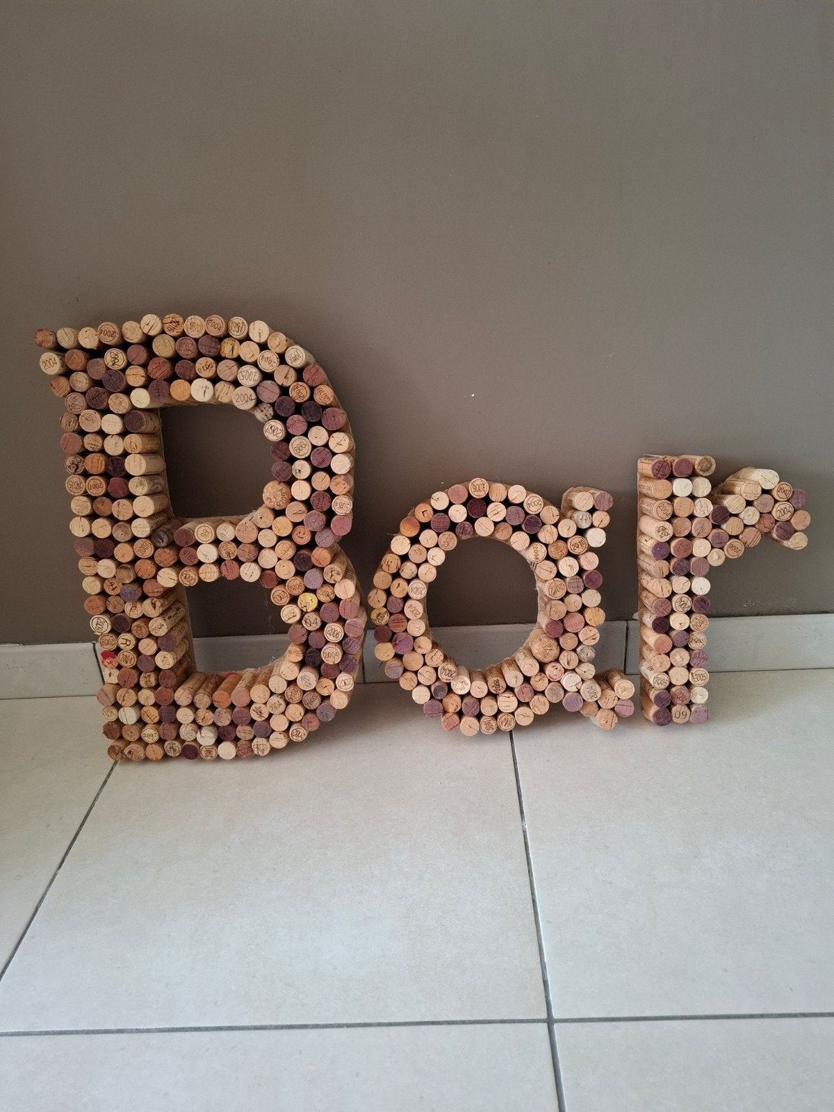 Trouwdecoratie te koop: Letters 'BAR' in kurk, Hobby en Vrije tijd, Ophalen of Verzenden, Zo goed als nieuw
