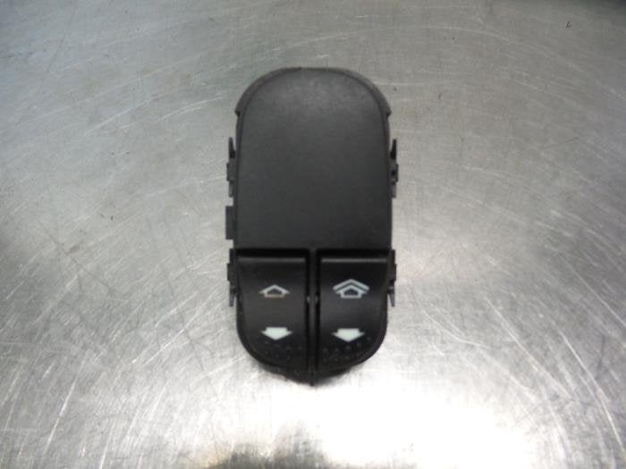 Commutateur vitre électrique d'un Ford Focus (Focus 98-), -, 3 mois de garantie, -, -
