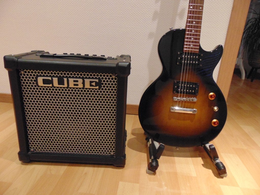 Gitaar Les Paul Epiphone ( Gibson ) +AMP.  Roland Cube-20GX, Muziek en Instrumenten, Ophalen, Met versterker, Solid body, Nieuw