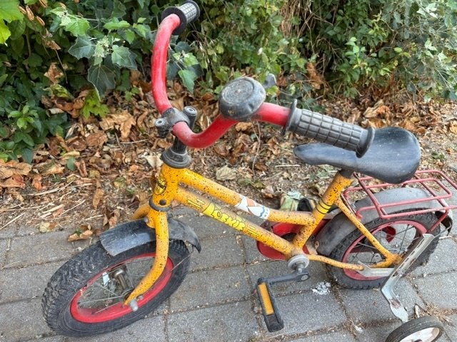oranje/rode  kinder fietsje, Ophalen, Gebruikt, Zijwieltjes