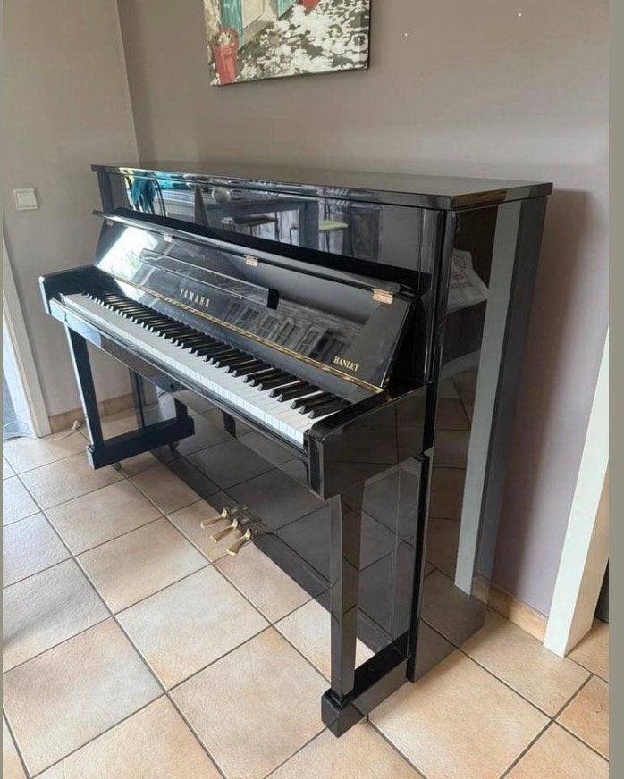Piano droit Yamaha C113 – Noir laqué, Musique & Instruments, Pianos, Brillant, Comme neuf, Enlèvement, Piano