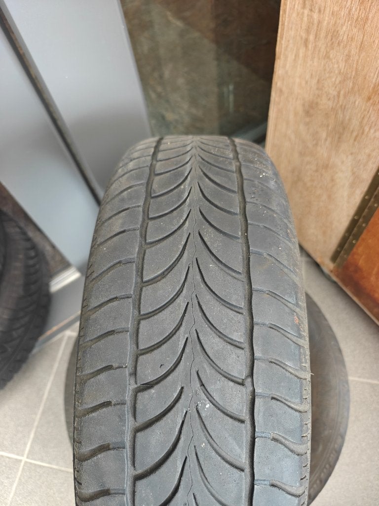 2 autobanden 185 65 14, Auto-onderdelen, Ophalen, 14 inch, Gebruikt, 185 mm
