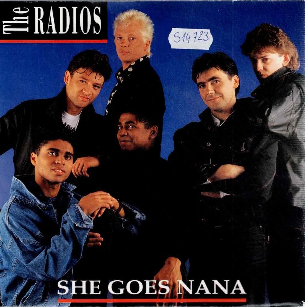 Vinyl, 7"  /  The Radios – She Goes Nana, CD & DVD, Vinyles | Autres Vinyles, 1990 - 1999, Autres formats, Enlèvement ou Envoi