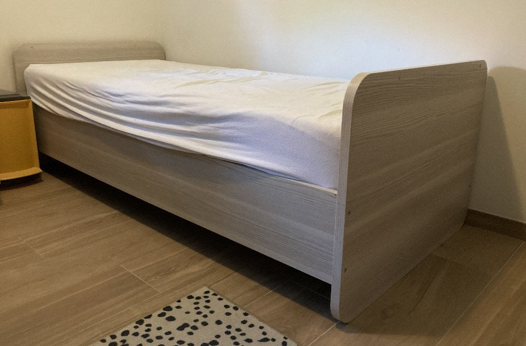 Kinderslaapkamer – bed, lattenbodem, commode en nachtkastje, Ophalen, Gebruikt, Jongetje of Meisje