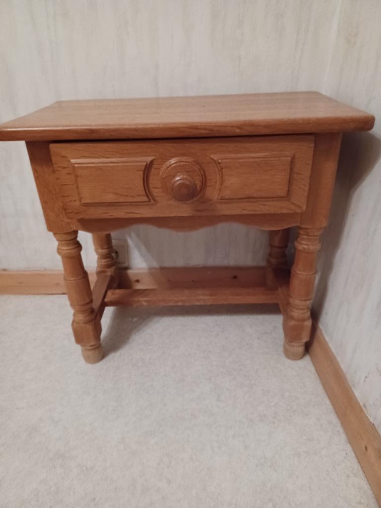 Table de nuit avec un tiroir, Enlèvement, Utilisé, Bois, 45 à 65 cm