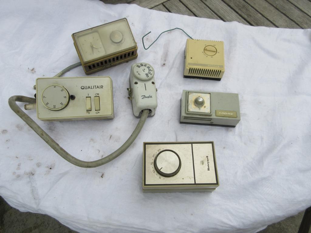 8 héél oude thermostaten vintage sixties verwarming, Ophalen