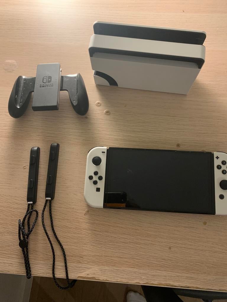 Nintendo switch oled, Games en Spelcomputers, Spelcomputers | Nintendo Switch, Ophalen, Zo goed als nieuw, Switch OLED