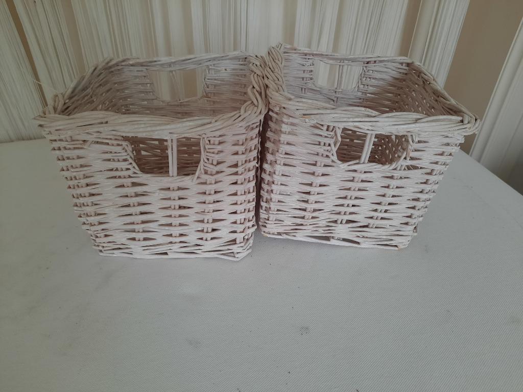 set van 2 witte rieten mandjes, Huis en Inrichting, Woonaccessoires | Schalen en Manden, Ophalen of Verzenden, Gebruikt, Vierkant