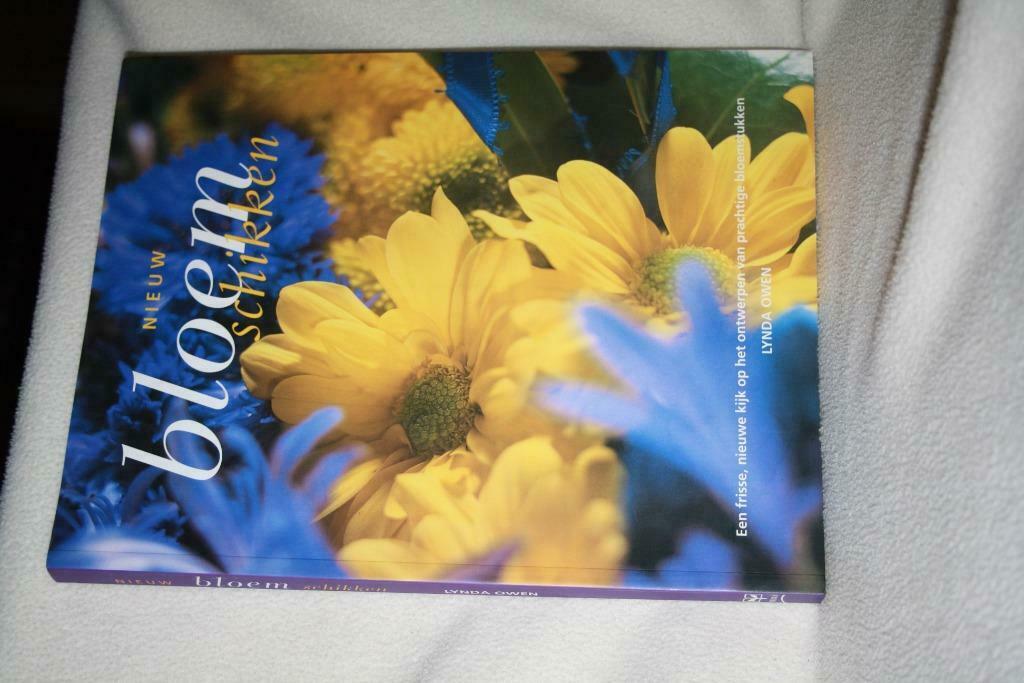 NIEUWSTAAT / Nieuw bloemschikken – Lydia Owen Een frisse nie, Enlèvement ou Envoi, Comme neuf, Lydia Owen, Autres sujets/thèmes