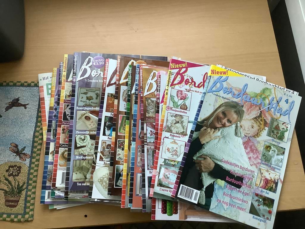 Borduurblad 15 verschillende nummers 2€ per boekje, Ophalen, Zo goed als nieuw