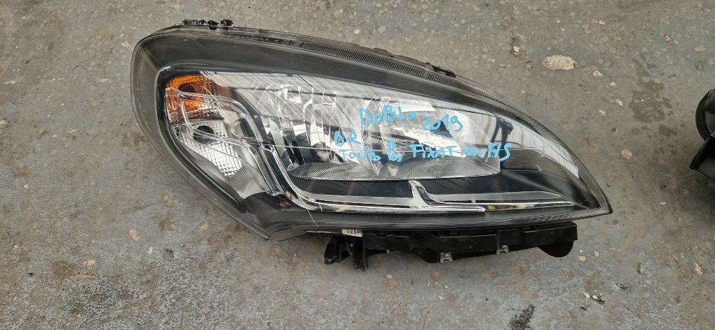 Phare DROIT FIAT DOBLO 2 2019 feu optique passager A REPARER, Ophalen, Fiat