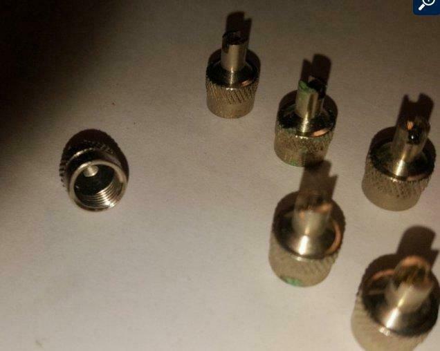 7 Tire valve caps similar to Schrader Willys Ford Dodge GMC, Enlèvement ou Envoi