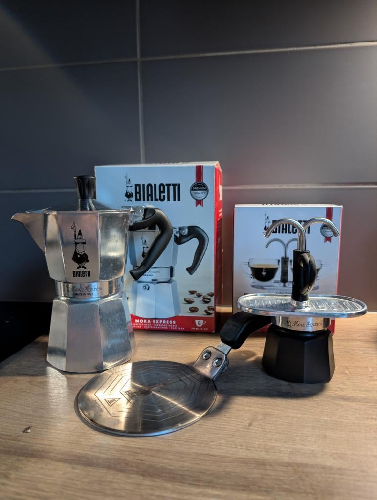 Bialetti: Moka Express + Mini Express + inductiekookplaat, Huis en Inrichting, Keuken | Potten en Pannen, Aluminium