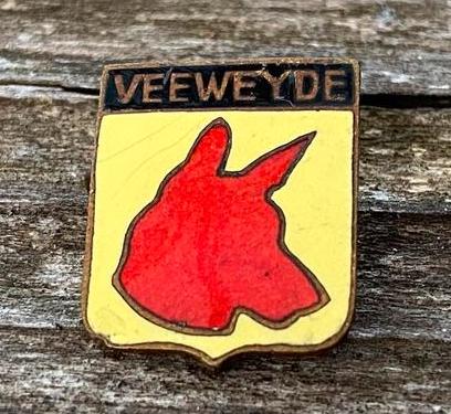Pin Veeweyde emaille  (jaren ‘50 of ouder…?), Verzenden, Gebruikt, Dier of Natuur, Speldje of Pin