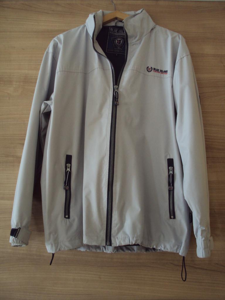 Lichtgrijze regenjas heren 'Blue Island'  Small     NIEUW !, Enlèvement ou Envoi, Taille 46 (S) ou plus petite