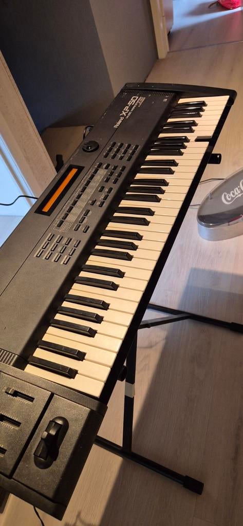 Roland XP50 synthesizer, Ophalen, Roland