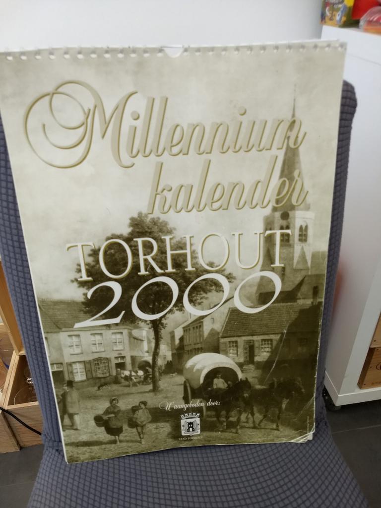 Grote Millenium kalender Torhout 2000., Ophalen of Verzenden