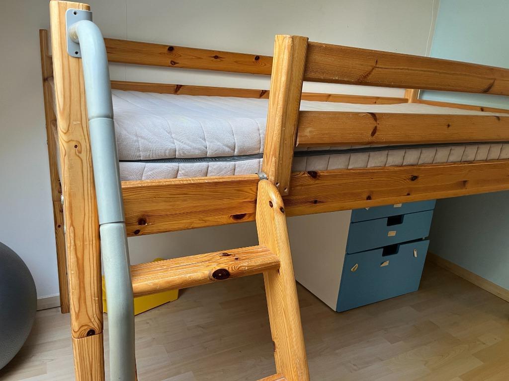Lit mi-hauteur FLEXA bois massif,matelasd,couette incl., Enlèvement