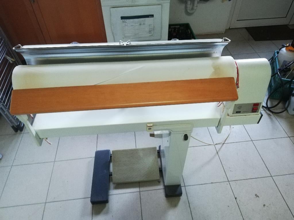 fer à repasser électrique avec commande au pied, Electroménager, Enlèvement, Utilisé, Fer à repasser avec cordon