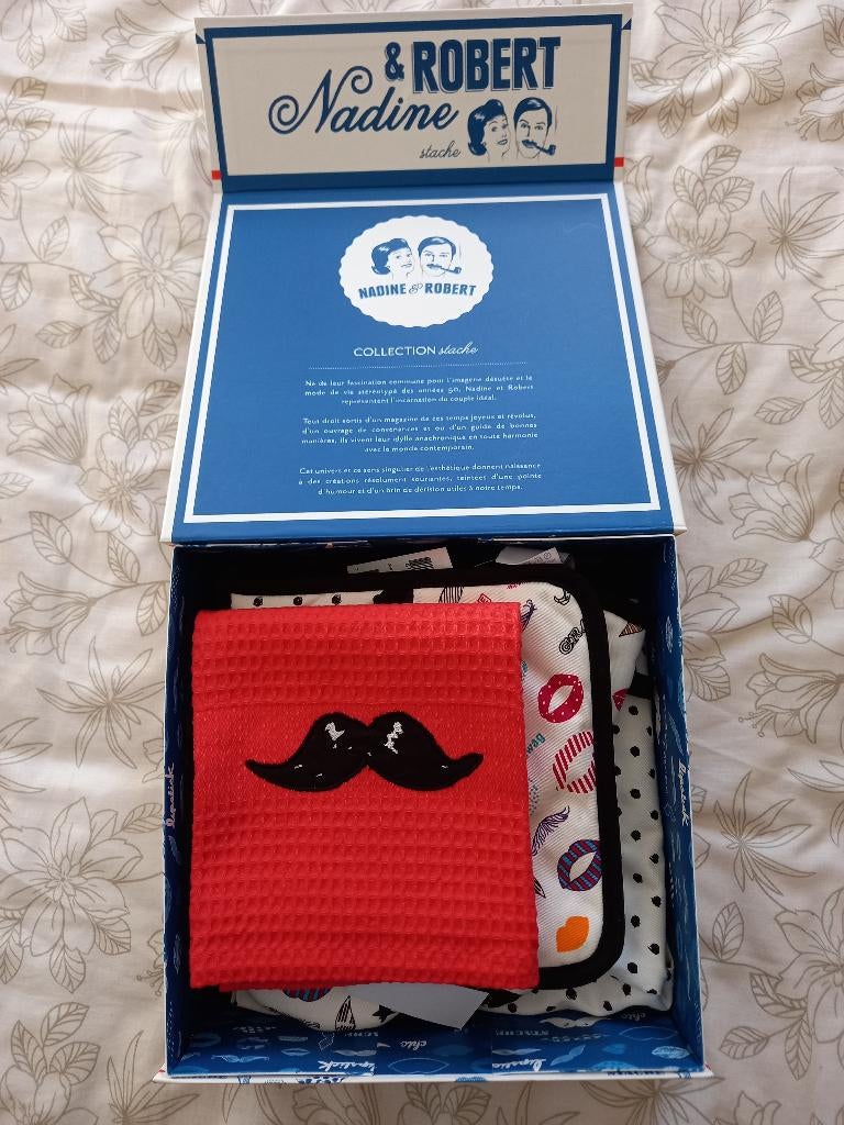 Coffret cadeau linge cuisine Carré blanc Paris neuf, Enlèvement ou Envoi, Neuf, Autres couleurs, Autres types