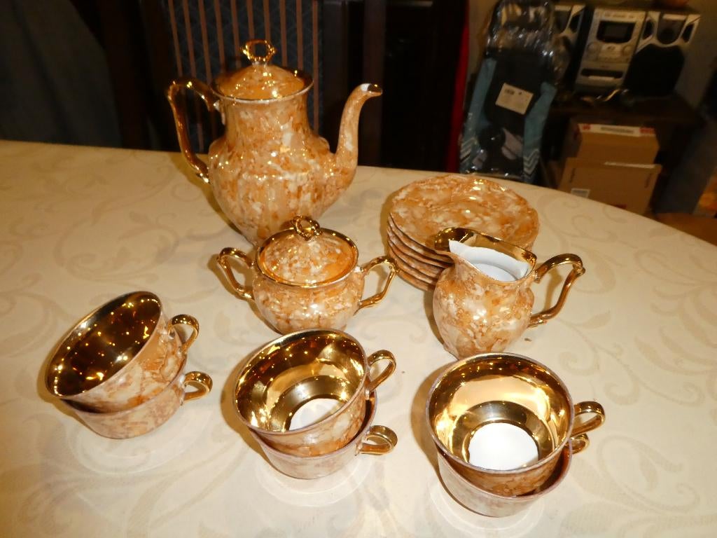 antiek compleet theeservies.porcelein.bladgoud., Enlèvement