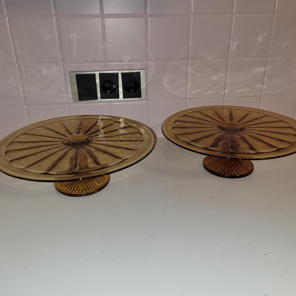 vintage grote glazen  gebak-en taartschotel,  in goede staat, Huis en Inrichting, Ophalen