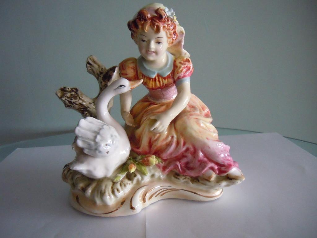Figurine fille au cygne en porcelaine, Antiquités & Art, Enlèvement ou Envoi