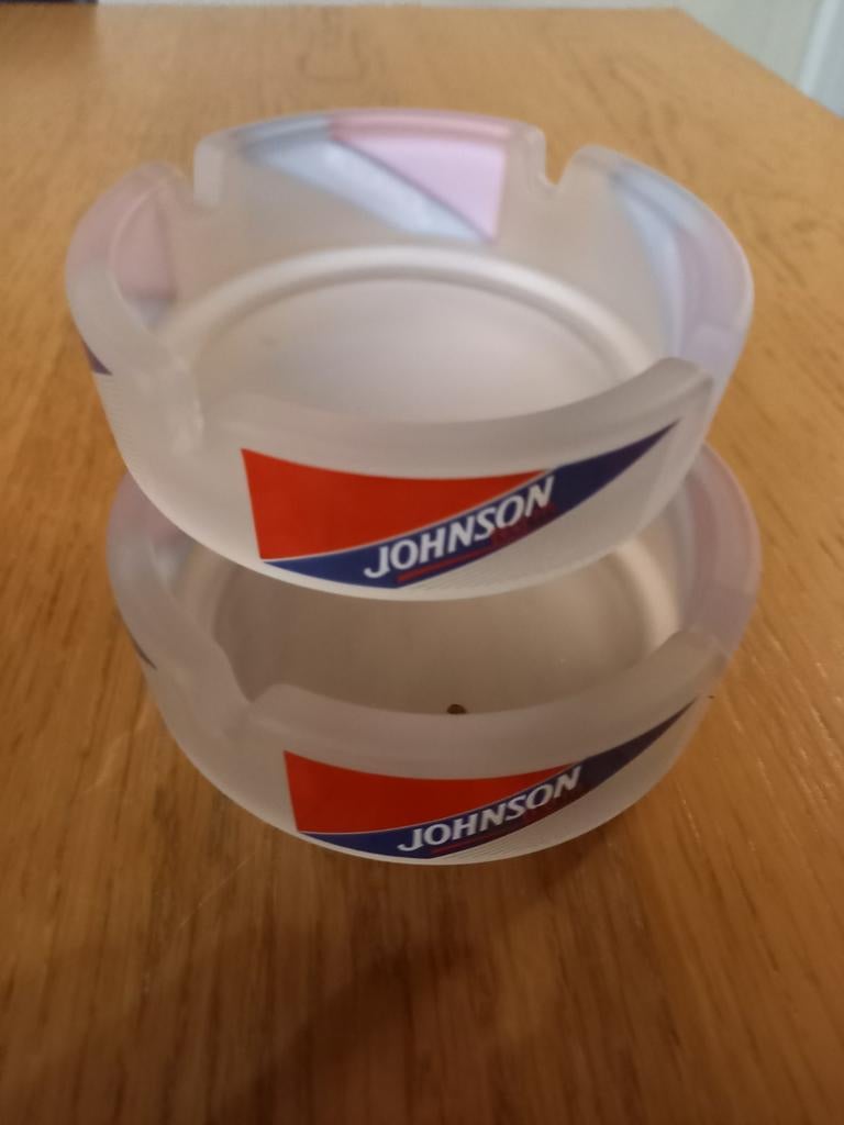 2 JOHNSON ASBAKKEN VAN 10 CM VOOR 2€ PER STUK, Verzamelen, Rookartikelen, Aanstekers en Luciferdoosjes, Ophalen, Nieuw