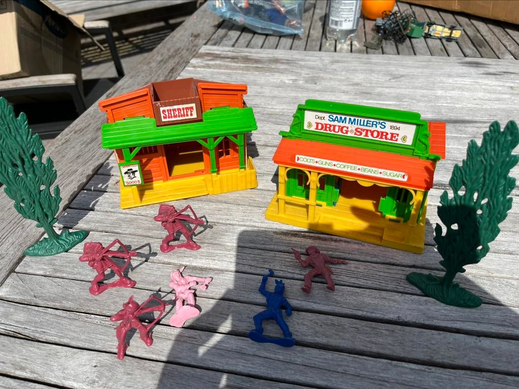 Cowboyhuisjes vintage en cowboys en indianen, Verzamelen, Poppetjes en Figuurtjes, Ophalen of Verzenden, Zo goed als nieuw