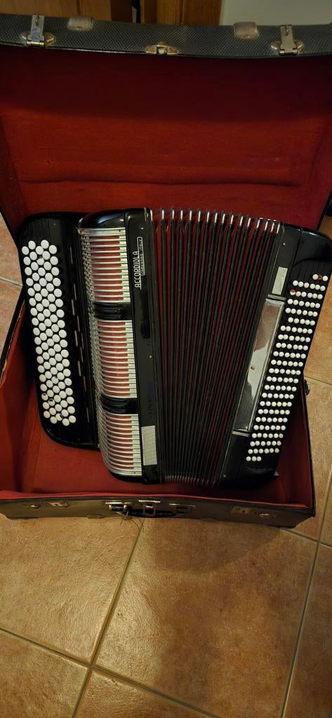 Accordéon acheté 400€ il y a 1 an, Musique & Instruments, Accordéons, Enlèvement, Utilisé