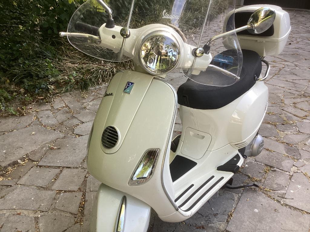 PIAGGIO VESPA: Italiaanse topkwaliteit voor een prijsje, Ophalen, Zo goed als nieuw