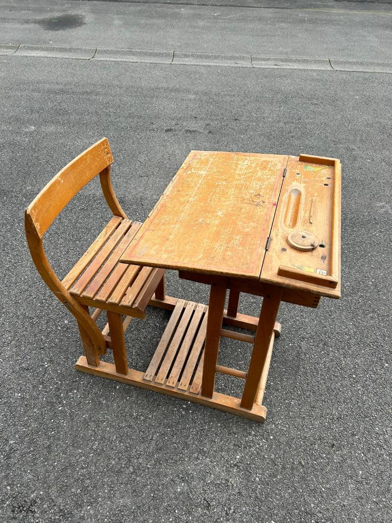 ancien banc d'écolier, Enlèvement