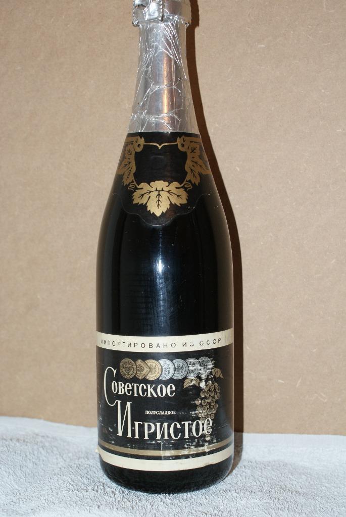 Curiosités du vin mousseux Krimsekt, Collections, Autres régions, Enlèvement ou Envoi, Pleine, Comme neuf