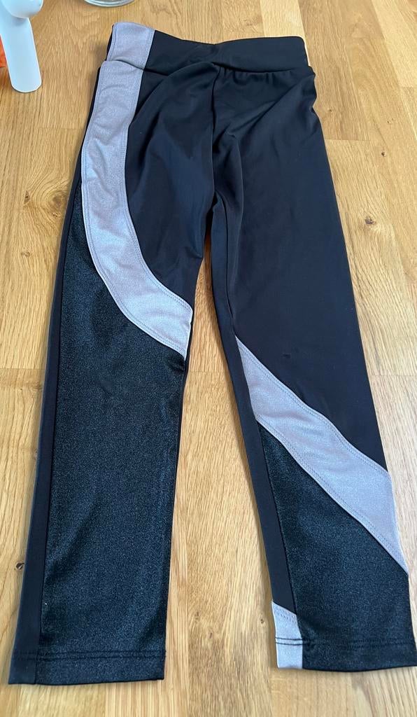 Legging Zara t.130, Kinderen en Baby's, Kinderkleding | Maat 128, Gebruikt, Meisje, Sport- of Zwemkleding, Ophalen of Verzenden