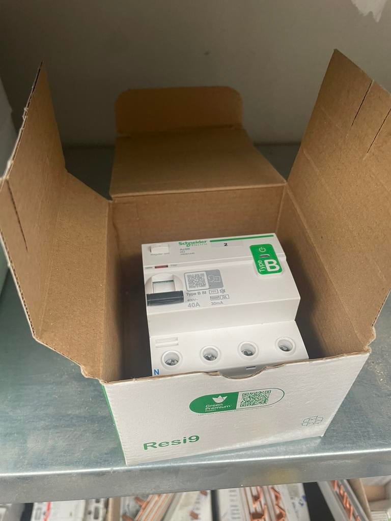 Schneider b si differentieel 40 a 30 ma laadpaal, Ophalen, Nieuw