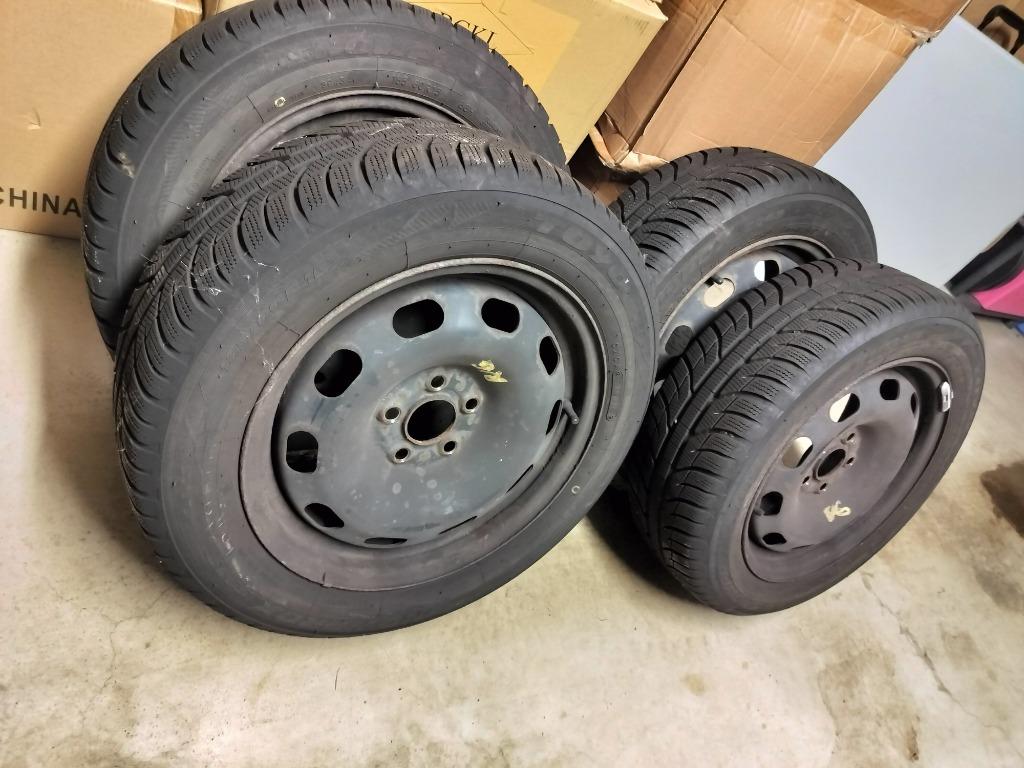4x pneus 185/60 R15 88H (hiver) & 1x 185/60 R15 84H (été), Neuf, 15 pouces, 185 mm, Pneu(s)