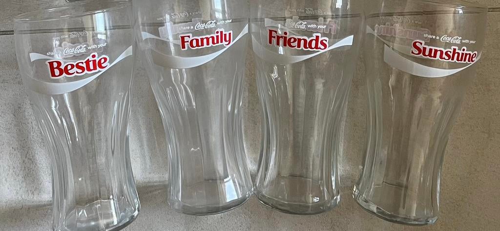4 verres à cola différents, Enlèvement ou Envoi, Neuf