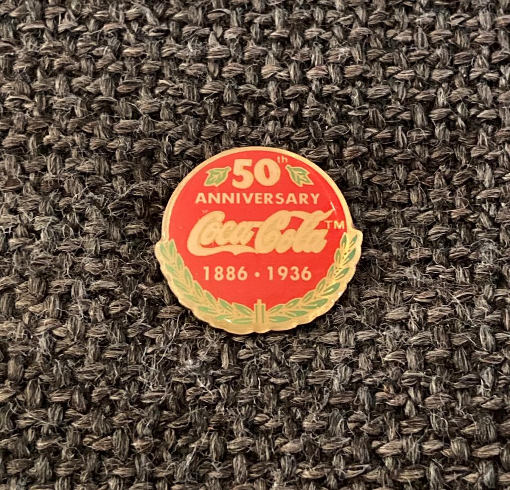 PIN - COCA COLA - 50TH ANNIVERSARY, Envoi, Utilisé, Marque, Insigne ou Pin's