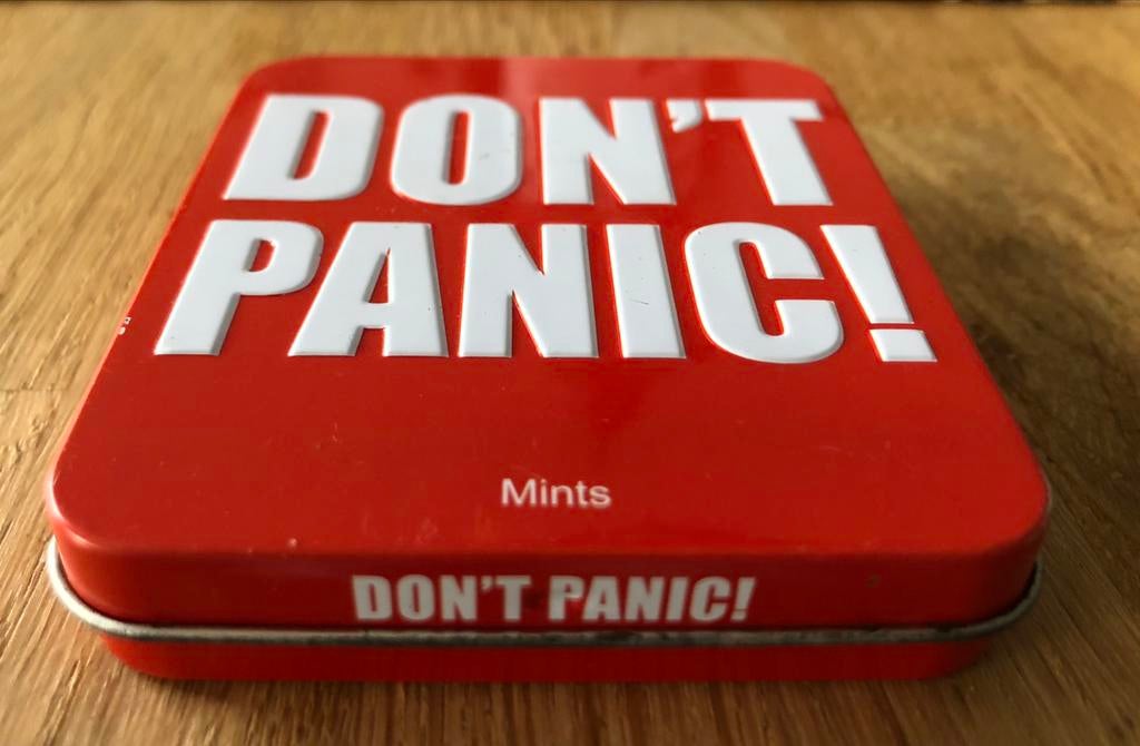 vierkant blikken doosje Don’t Panic! rood wit Mints, Enlèvement ou Envoi, Utilisé, Autre, Autres marques
