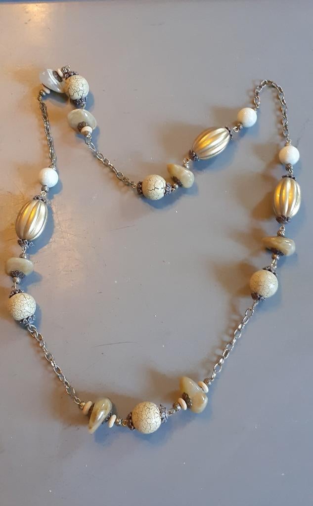Collier sautoir perle et cailloux blanc beige doré, Ophalen of Verzenden, Gebruikt, Wit