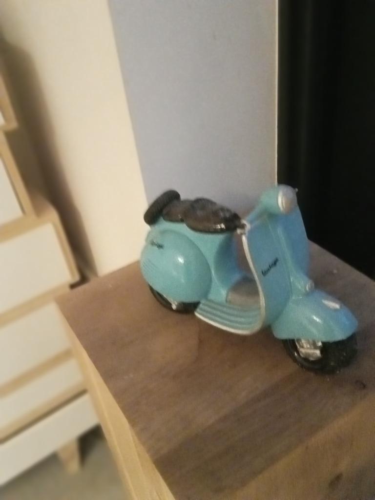 Parfaite réplique de la vespa romaine des  années 60, Enlèvement, Autres types