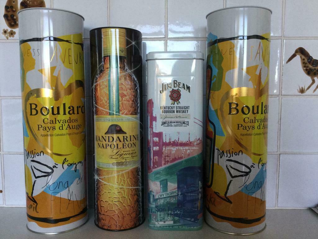 4 grandes boîtes métalliques, Comme neuf