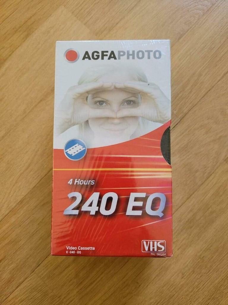 4 video cassettes VHS, Enlèvement, Neuf, dans son emballage