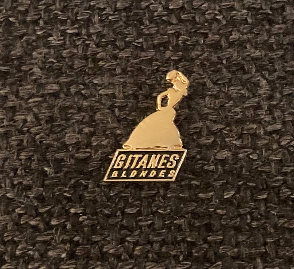 PIN - GITANES BLONDES - SIGARETTEN - CIGARETTES, Verzamelen, Verzenden, Gebruikt, Merk, Speldje of Pin