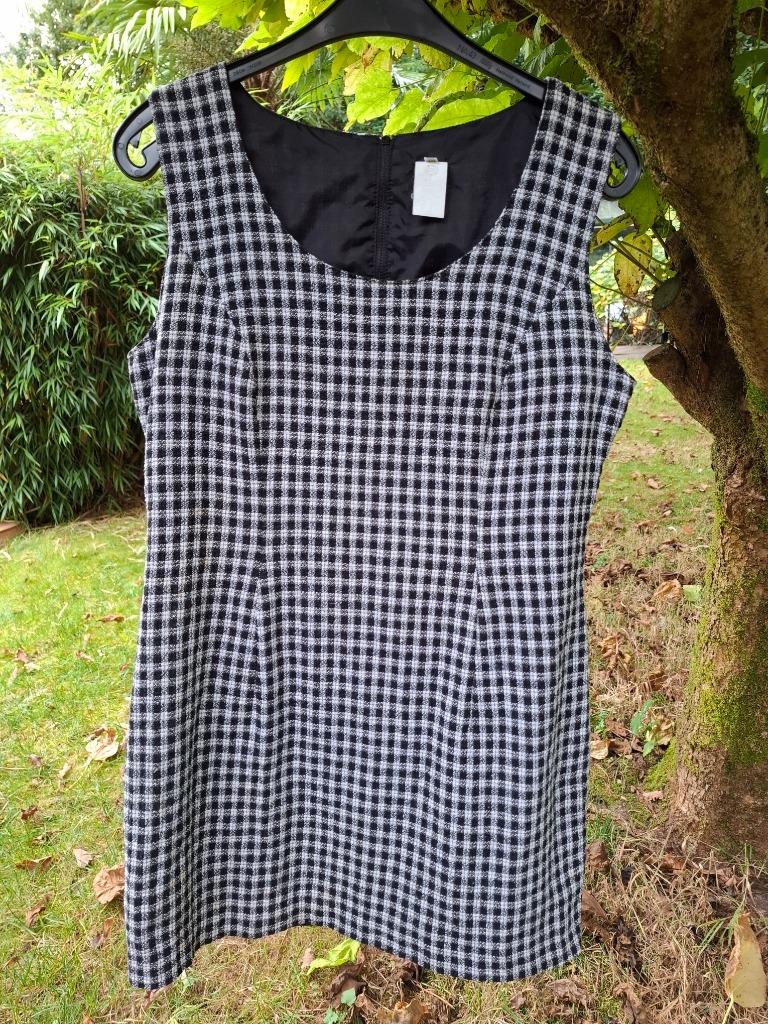 robe droite T40, Taille 38/40 (M), Enlèvement ou Envoi, Sans marque, Noir