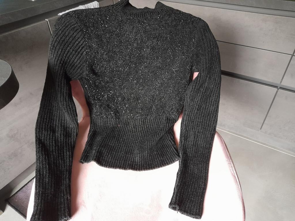 Pull noir avec un fil lamé sur le devant., Enlèvement ou Envoi, Comme neuf
